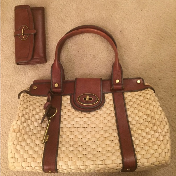 Straw fossil brand purse w/wallet - Picture 2 of 2