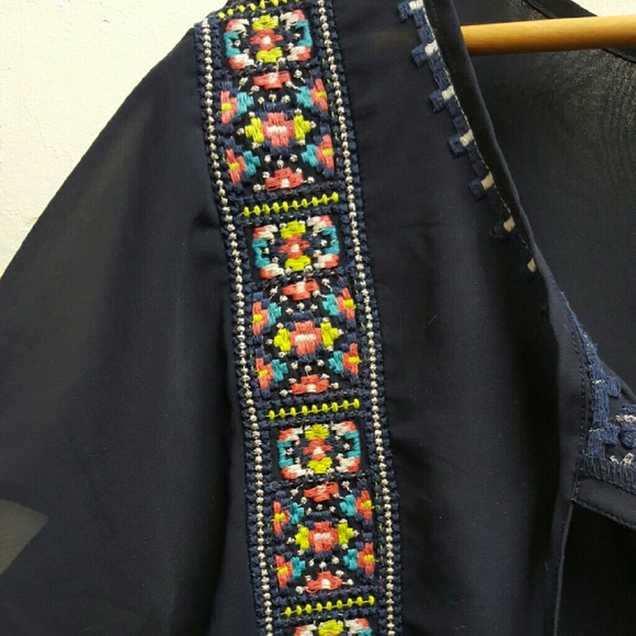 A.E blouse - Picture 3 of 3