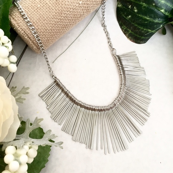 Jewelry - Silver Fan Statement Necklace