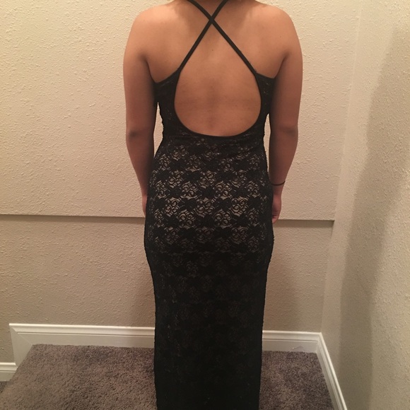 Dresses & Skirts - Laced long dress with open back