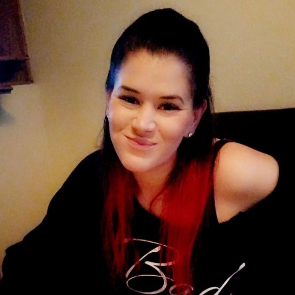 Meet your Posher, Danielle - Picture 1 of 1