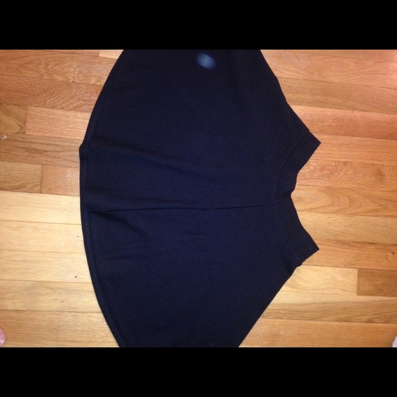 Black Midi Mid-Rise Skirt-- BRAND NEW!! - Picture 3 of 3