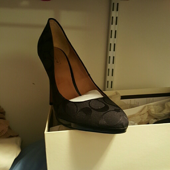 Size 9 Coach Pump