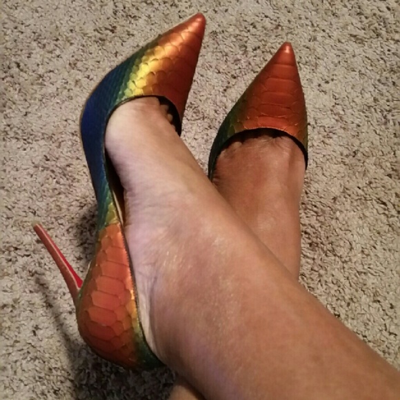 ***JUST SHARING*** 3 Christian Louboutin So Kate - Picture 1 of 4