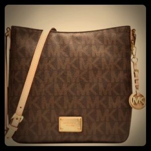 Michael Kors 💯(authentic) crossbody bag