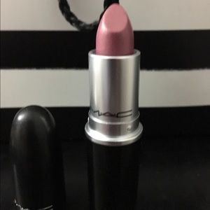 MAC LIPSTICK
