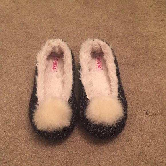 Fuzzy Slippers - Picture 1 of 4