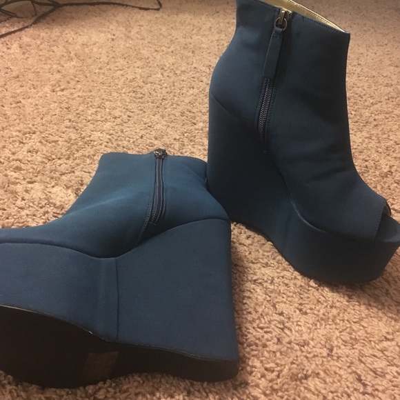 Super cute dark blue platforms!