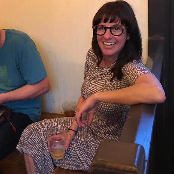 Meet your Posher, Liz - Picture 3 of 5