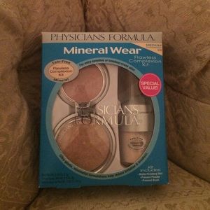 New in box - Physicians Formula flawless kit