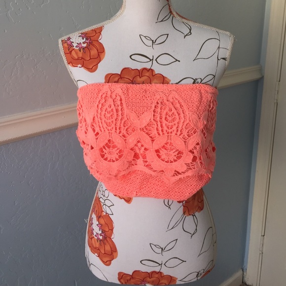 Boutique Tops - Lace crop top NWT