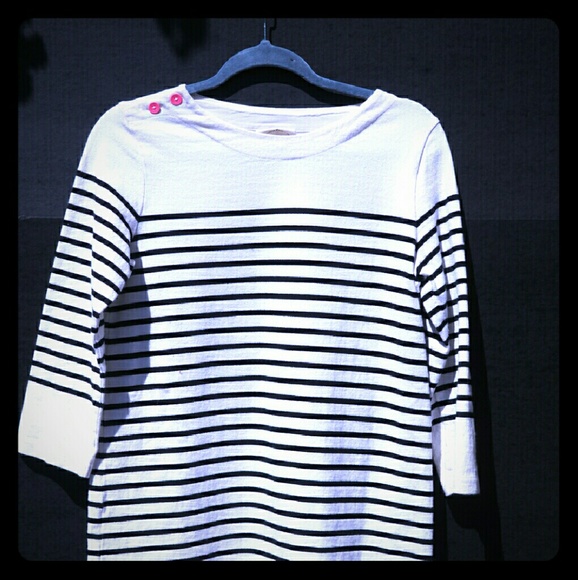 . Sized small but runs more like medium