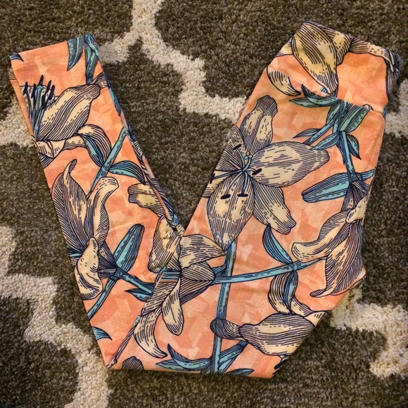 NWT Lularoe OS peach w/ white teal leggings