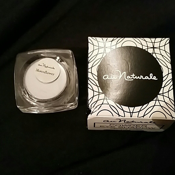 Au Naturale Powder Eye Shadow in Moon Flower