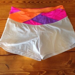 Sz 4 lululemon groovy shorts