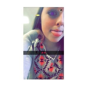 Meet your Posher, Elise