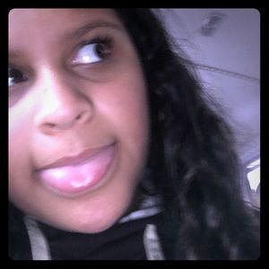 Meet your Posher, Valentina