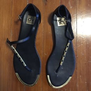 Dolce vita size 10 sandals black w gold. Sale ☀️