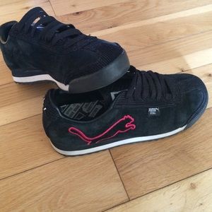 Size 6, woman's Puma Roma!!