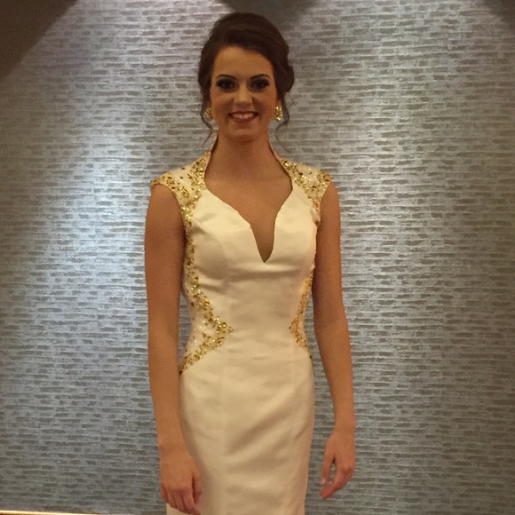 Meet your Posher, Caitlin - Picture 1 of 1