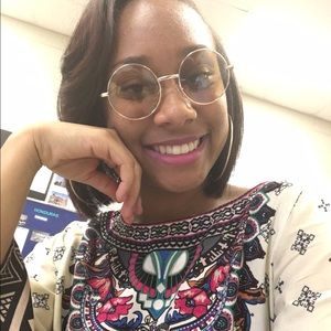 Meet your Posher, Ebony