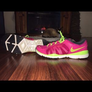 Nike flex size 9. Like new!