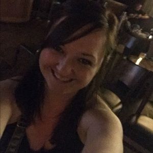 Meet your Posher, Elise