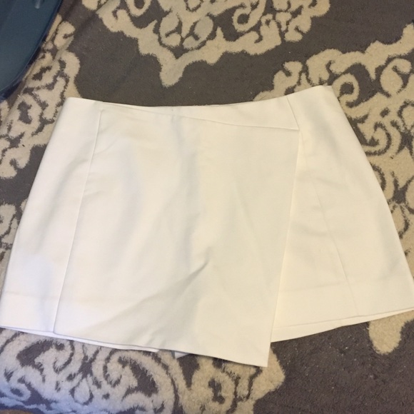 Express white skirt/shorts. Brand new.