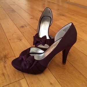 Michaelangelo, size 6, purple heels