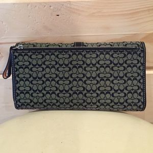 67 coach handbags authentic coach trifold wallet w checkbook from renee s closet on 67 coach handbags authentic coach trifold wallet w checkbook from renee s closet on