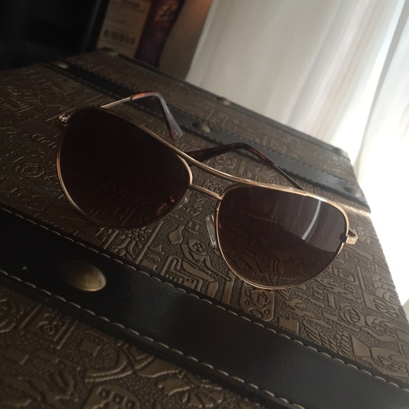 Aviator sunnies