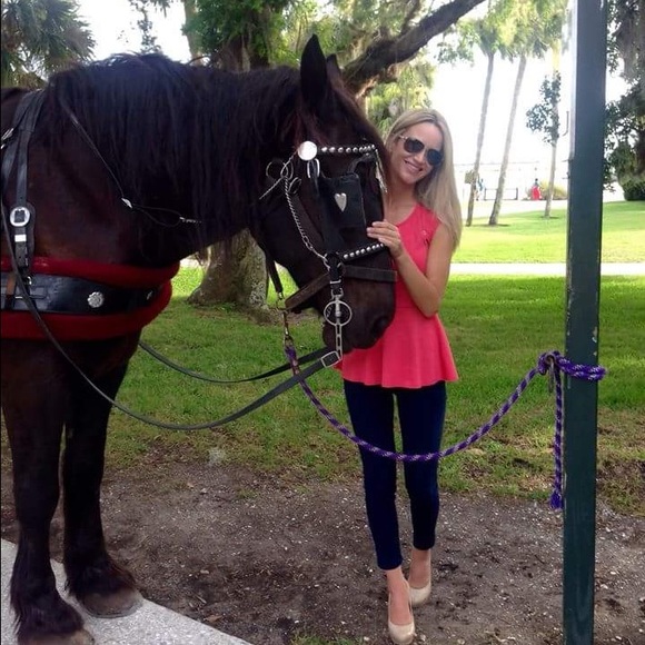 Meet your Posher, Carli - Picture 2 of 3