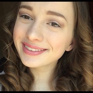 Meet your Posher, Caitlin