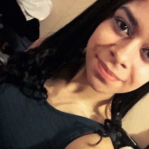 Meet your Posher, Yanira