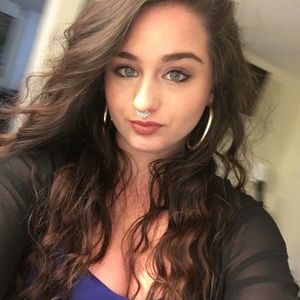 Meet your Posher, Caitlin