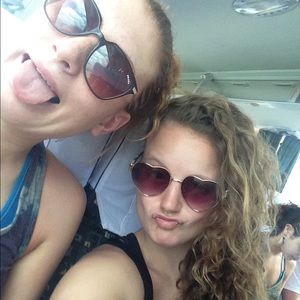 Meet your Posher, Ella