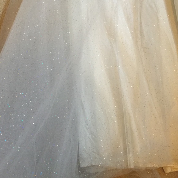 White prom dress - Picture 2 of 4