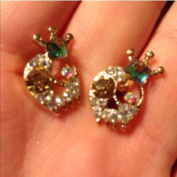 (F3) Skull Earrings - Picture 3 of 3