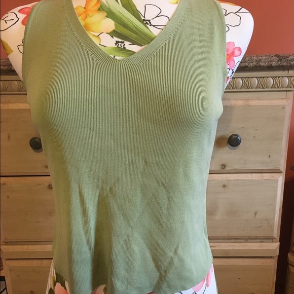 Ann Taylor Simple Green Top - Picture 1 of 4