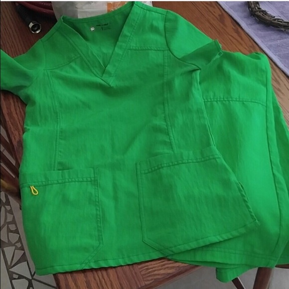 Winks xs scrubs. 2 sets - Picture 1 of 3
