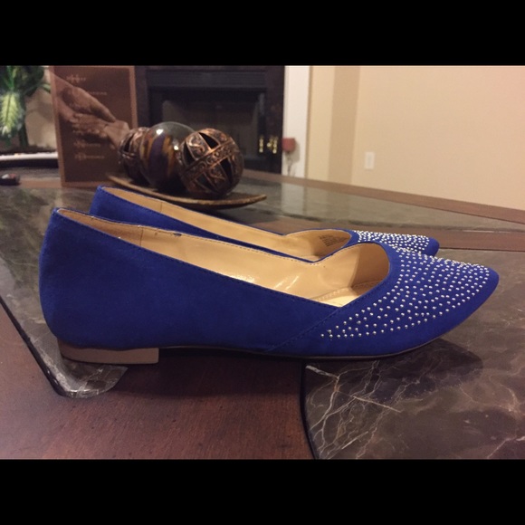 Cute Royal Blue BCBG Flats!!!! 💙 - Picture 2 of 3