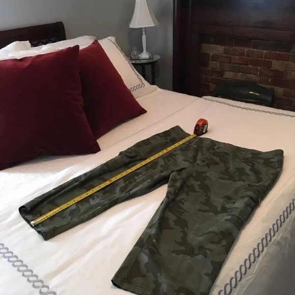 Faded Glory CAMO Capri pants size 18R