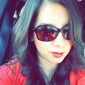 Meet your Posher, Mercedes