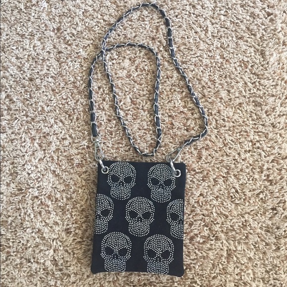 Skull cross body