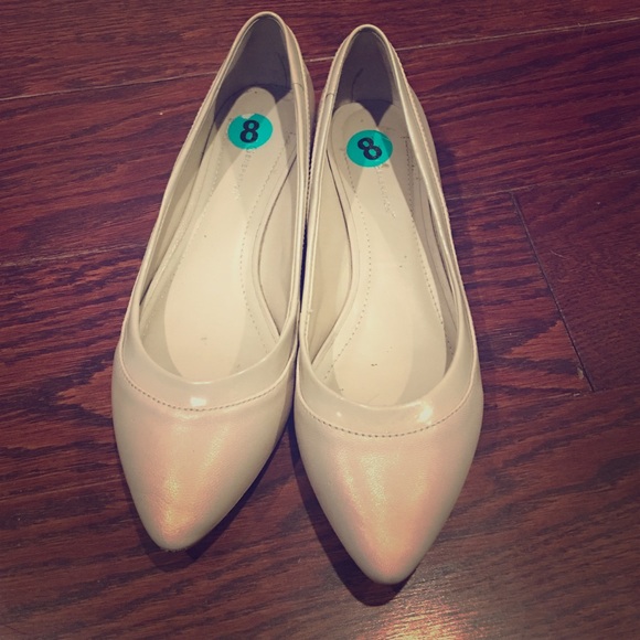 Flats with a small heel