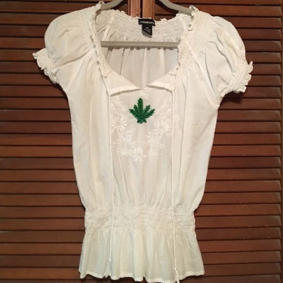 ❗️SALE❗️Hand embroidered peasant blouse w Cannabis