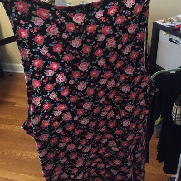 Beautiful floral dress . - Picture 2 of 2