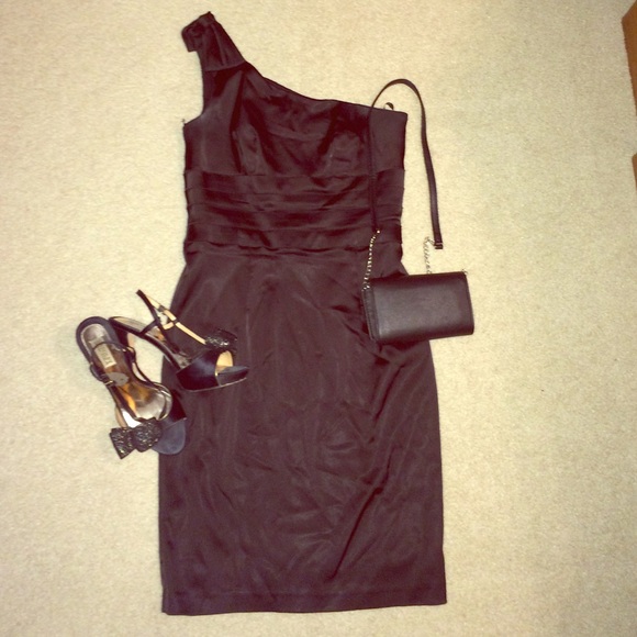 ⚡️SALE⚡️Xscape Black one shoulder cocktail dress