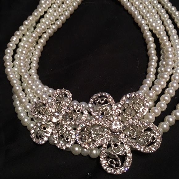 Pearl and flower necklace - Picture 2 of 2