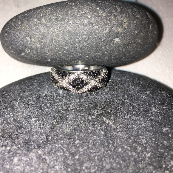 Black/white diamond ring
